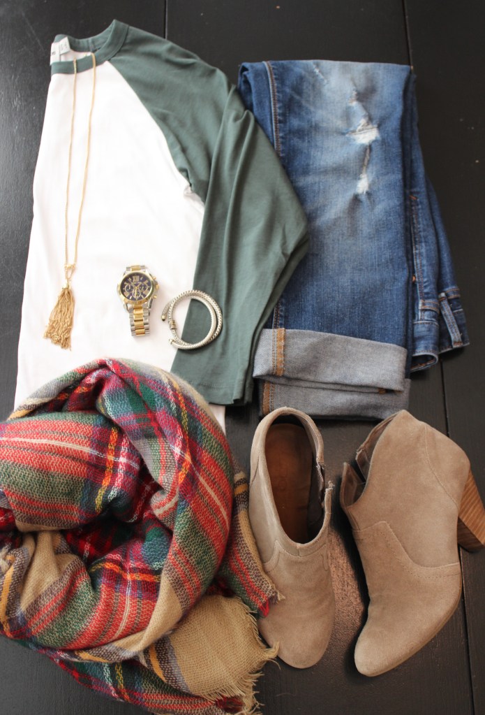 picture from http://sevenlayercharlotte.com/2014/09/16/fall-fashion-the-baseball-tee/