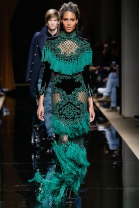 _mon0245_jpg_9171_north_1382x_black